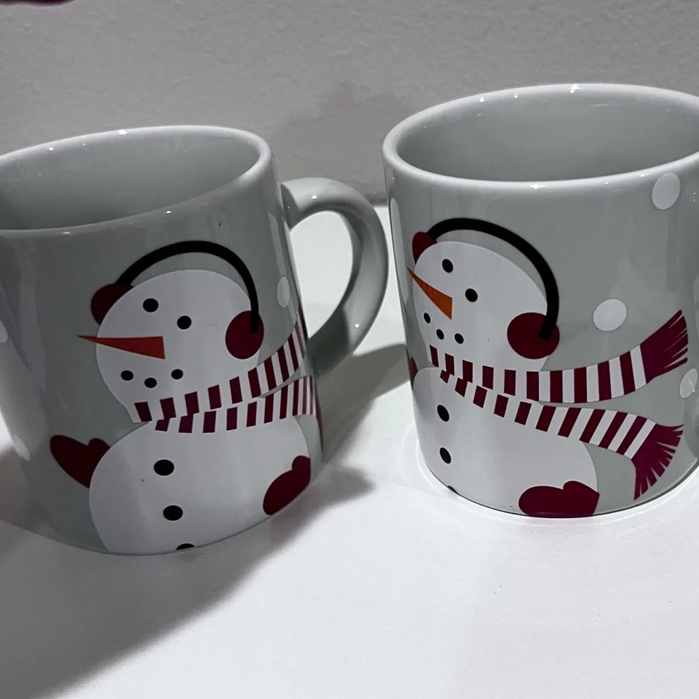 Festive Snowman and Tree Mugs Crate & Barrel set of two exc new cond small size